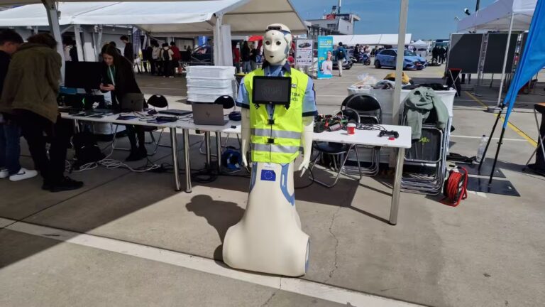 Robotický policajt z STU zastavuje autá a vedie deti cez cestu