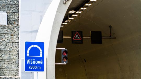 Tunel Višňové je už v jednom smere otvorený. Zajtra ho sprejazdnia úplne   - Doprava - Auto - Pravda