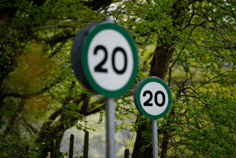 Zelená značka vyvolala búrlivé diskusie. Väčšina vodičov netuší, čo s ňou - AUTOVINY.sk