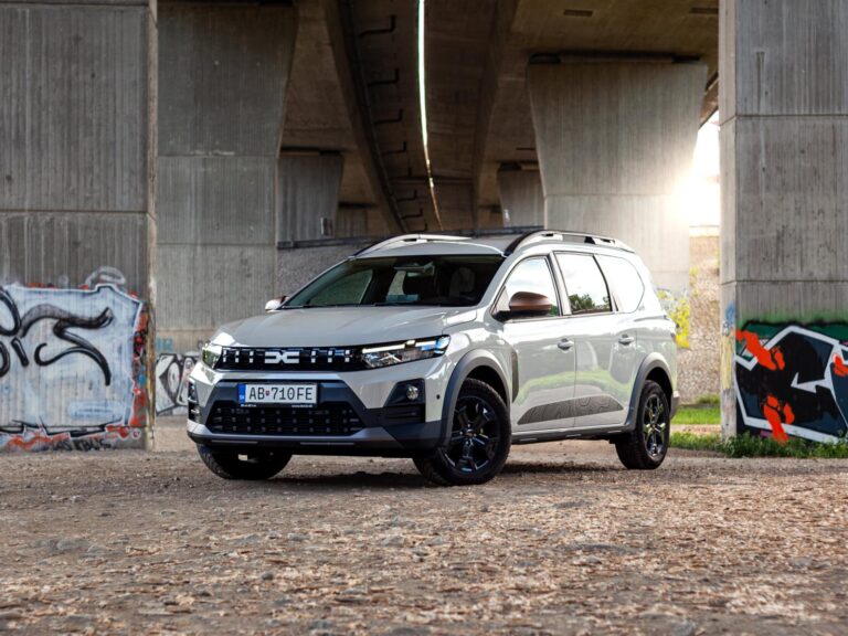 Test: Dacia Jogger Extreme Hybrid 155 - Jeden z najlacnejších a najrozumnejších hybridov