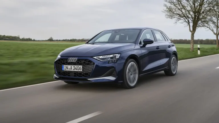 Nové Audi A3 si zapamätá cestu do garáže a zastaví na červenú
