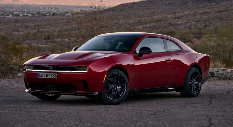 Európa sa konečne dočkala. Elektrický aj benzínový muscle car Dodge Charger sa už dá objednať, poznáme cenu