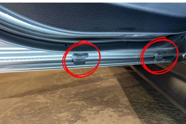 Viete, na čo slúži tento malý otvor? Ak je upchatý, auto vám začne hniť zvnútra - AUTOVINY.sk