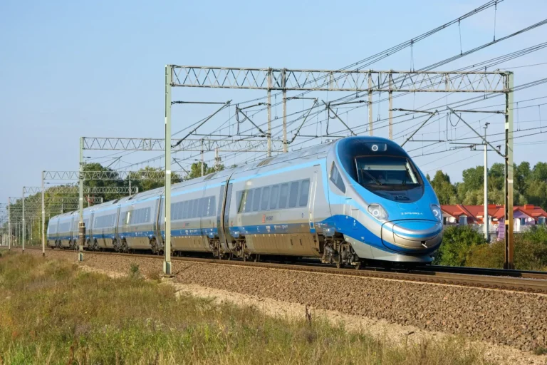 Poľsko pripravuje dopravnú revolúciu, do rozvoja železníc investuje 140 miliárd eur