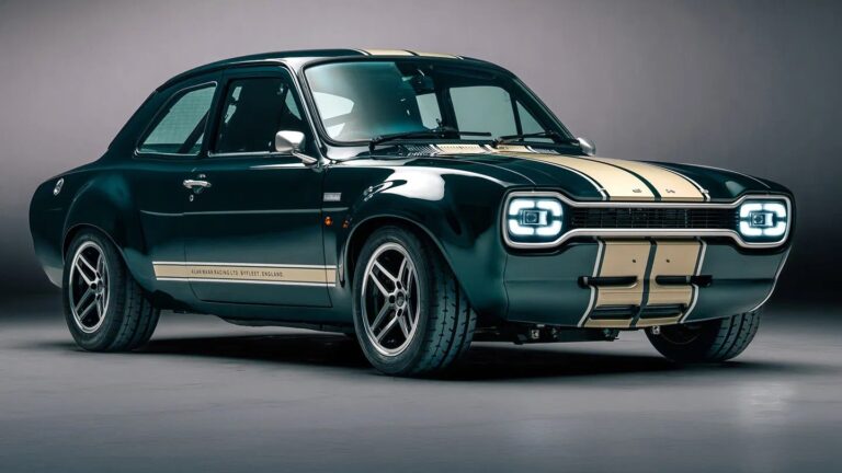 Ford Escort Mk1 RS točí 10 000 otáčok a stojí majland