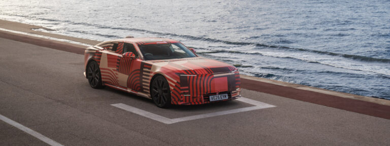 Jaguar odhaľuje Type 01. Nový elektromobil má znamenať úplný reštart značky