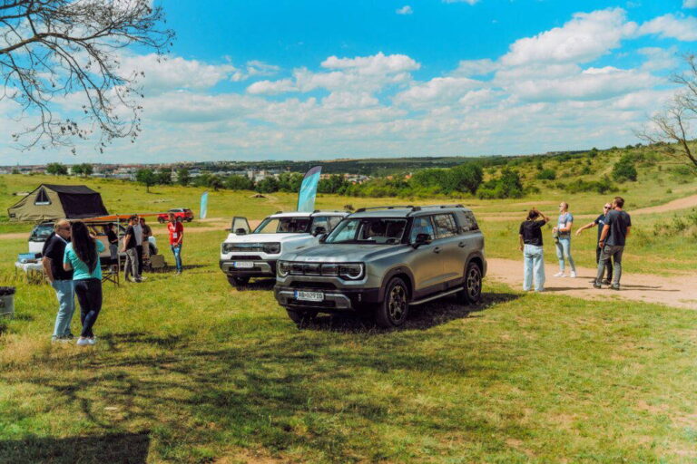 PRVÁ JAZDA BAIC BJ30 Hybrid: Robustné SUV maskuje úsporný hybrid - AUTOVINY.sk