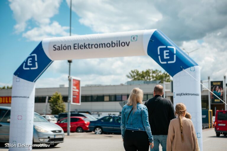 Elektromobily, testovacie jazdy a technológie v OC Tulip. Takto vyzeral Salón Elektromobilov 2026 Martin | Fotogaléria