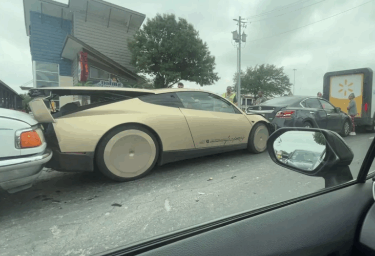 Autonómna Tesla Cybercab mala prvú nehodu. Na vine ale pravdepodobne nie je