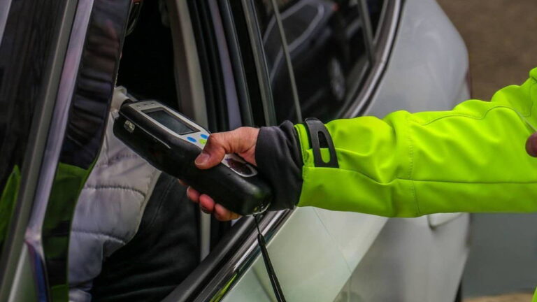 Slováci zle pochopili zákaz alkoholu spolujazdcov. Toto naozaj schválili
