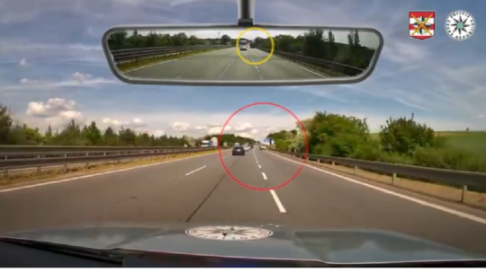 Toto na diaľnici rozhodne nerobte. Policajti zverejnili výstražné video - Doprava - Auto - Pravda