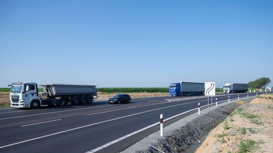 Rozsiahle kolóny pri Prešove. Na I/18 došlo k zrážke motocyklistu - Doprava - Auto - pravda.sk