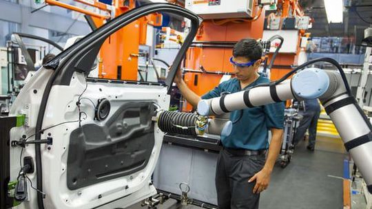 Odbory v GM zúria: Firma nakupuje roboty, ľudí vyhadzuje z práce - Magazín - Auto - pravda.sk