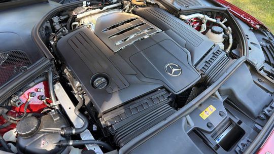 Mercedes-Benz prekvapil. „Pretekársky“ motor V8 nasťahoval do limuzíny - Magazín - Auto - Pravda