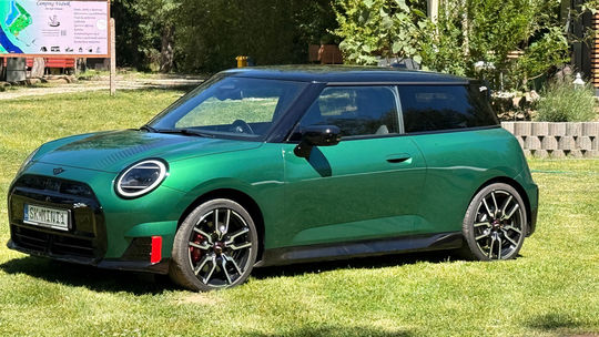 Test: Mini John Cooper Works Electric. Skvelá hračka pre toho, kto na ňu má - Testy - Auto - pravda.sk