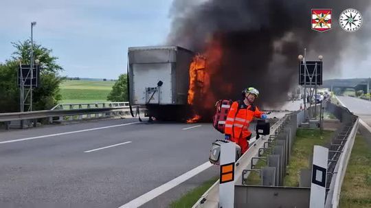 VIDEO: Dve tragické nehody na jednom úseku v Česku behom chvíle. Vodiči napálili do nákladných áut, hlásia mŕtvych - Doprava - Auto - pravda.sk