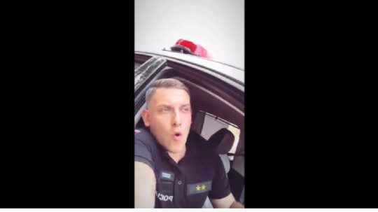 Video, ktoré natočili slovenskí policajti, baví internet. Keď zlyhá technika, nastupuje improvizácia - Doprava - Auto - pravda.sk