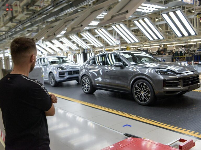Čo sa to deje v Porsche? Automobilka má rušiť tisíce pracovných miest, informuje TASR
