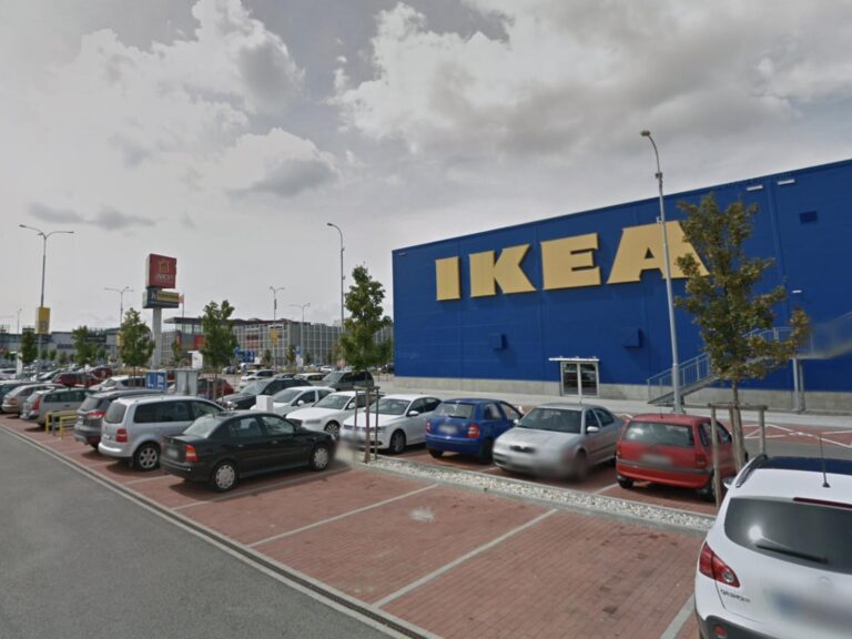 Parkovanie pri IKEA a Avione prechádza zásadnou zmenou. Nový systém už začínajú testovať, naplno ho spustia v auguste