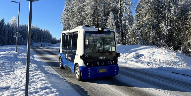 Budúcnosť mestskej mobility je tu: Umelá inteligencia prebrala kontrolu nad fínskou MHD