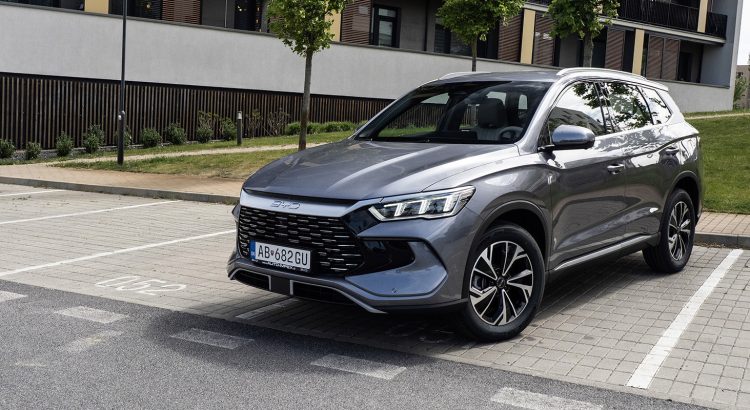 BYD rozširuje ponuku o Sealion 5 DM-i a Atto 3 Evo aj na Slovensku