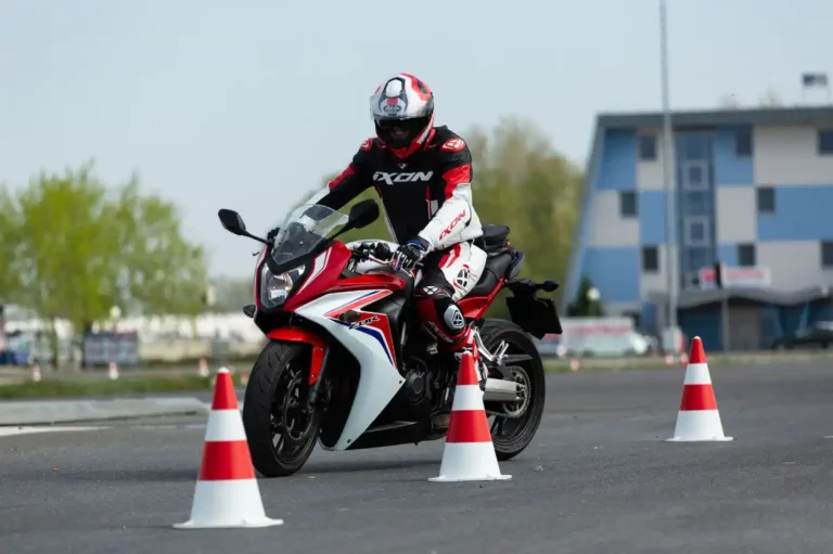 Mnohým nehodám motocyklistov sa dá predísť, Honda ponúka riešenie za 40 eur