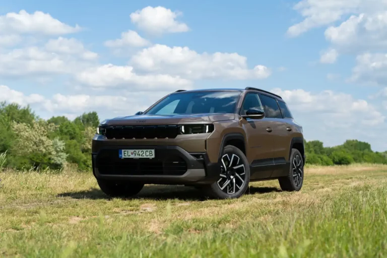 Čo chce robiť na trhu Jeep Compass s batériami a bez 4x4? S týmto sme teda nepočítali