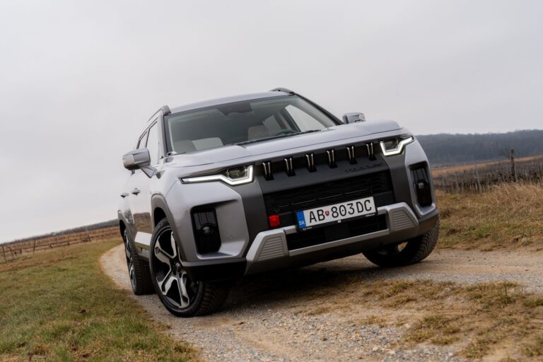 Neprehliadnite jedno z najvýhodnejších SUV. KGM Torres prichádza s cenou od 25 490 €