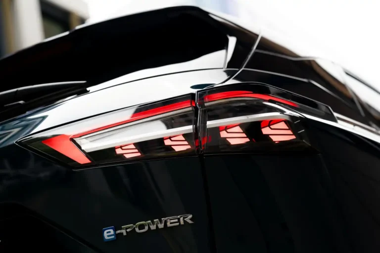 Jazdí ako elektromobil, ale nikdy ho nemusíte nabíjať. Nové SUV má geniálny pohon