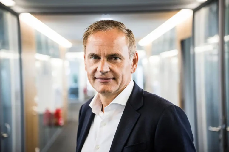 Tri najpredávanejšie PHEV v Európe sú čínske. CEO VW volá po zavedení ciel