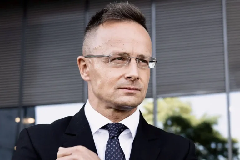 Bývalý maďarský minister Péter Szijjártó prichádza do BYD