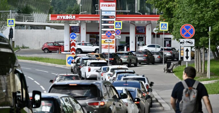 Keď sa vojna vráti domov: Zničená palivová infraštruktúra extrémne zvýšila záujem o elektromobily