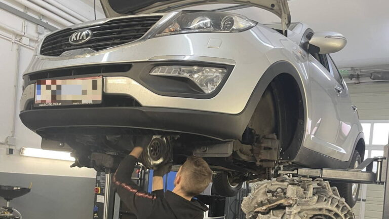 Malé autoservisy vás odmietnu: Za opravu motora zaplatíte 1200 eur