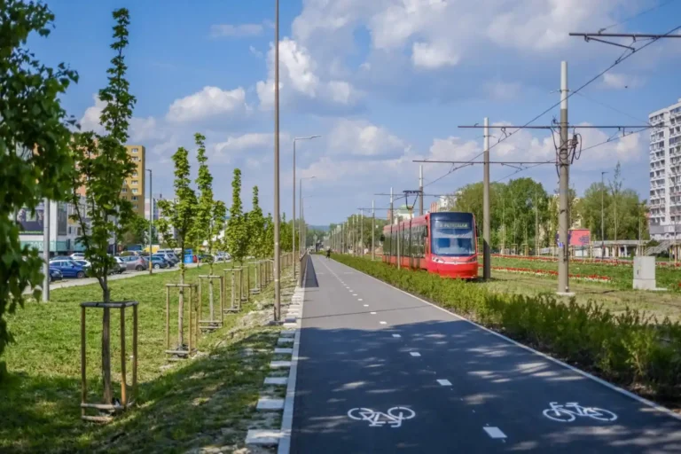 Petržalská električka zmenila dopravu v Bratislave, jej intervaly sú na úrovni metra