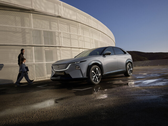 Mazda CX-6e prichádza do Európy. Nie je to len SUV, ale technologická výkladná skriňa značky - Novinky - Auto - pravda.sk