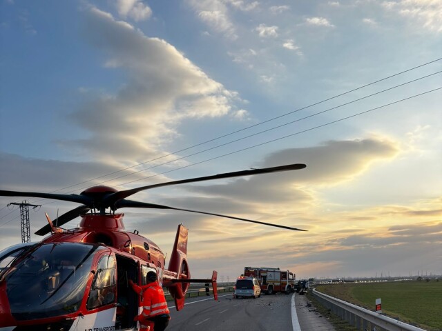 Vážna nehoda medzi Malackami a Studienkou: Auto narazilo do stromu, zasahoval vrtuľník - Doprava - Auto - pravda.sk