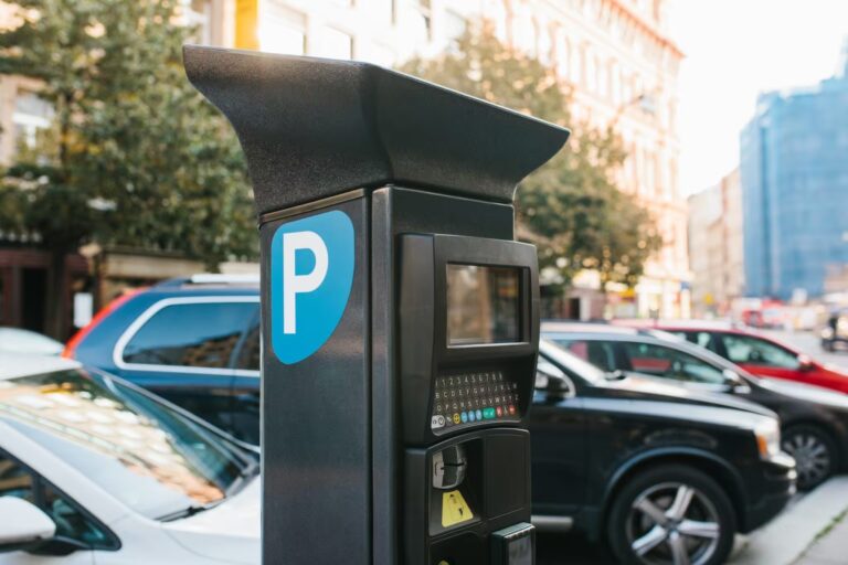 Nové autá sú tak veľké, že sa už nezmestia na parkovacie miesto