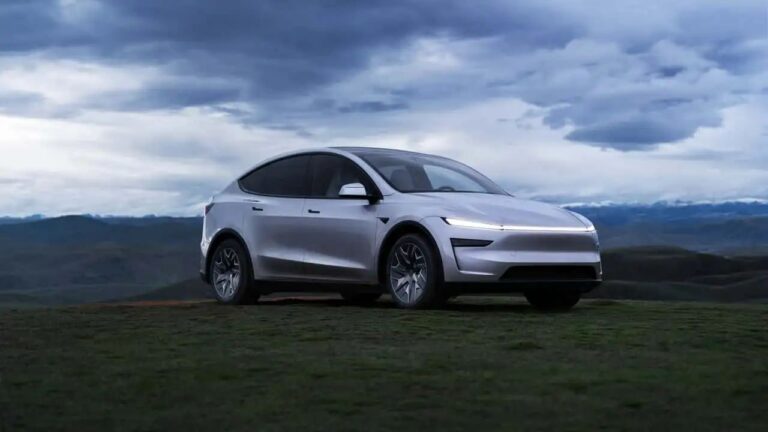 Tesla Model Y L prichádza do USA: Predĺžená verzia ponúka 6 sedadiel a mimoriadne bohatú výbavu