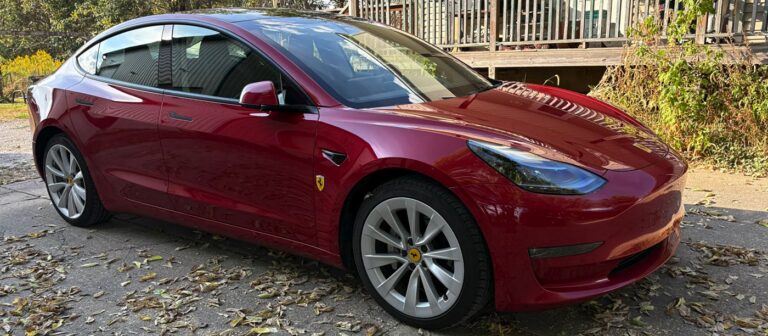 Ojazdená Tesla z požičovne ukázala že degradácia batérie nie je vždy rovnaká
