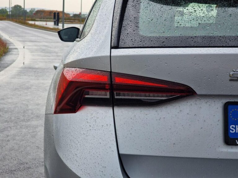 Slováci na jazdené auto musia pracovať aspoň 8 mesiacov. Lepšie sú na tom aj Poliaci a Česi