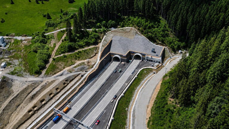 Dávno dokončený tunel na D1 je zatvorený. 3,6 km bez áut