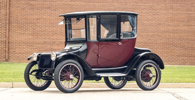 Koniec spaľovákov už pred storočím: Práve prebehla dražba elektromobilu z roku 1918
