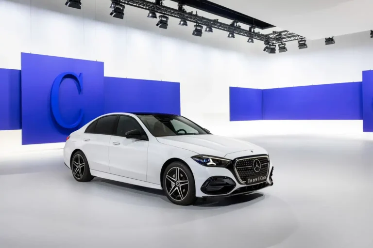 Mercedes-Benz Triedy C má po facelifte: Sumár, čo všetko sa zmenilo + cena