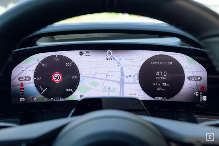 Francúzsko začne dotovať aj jazdené elektromobily. Výška príspevku však prekvapí