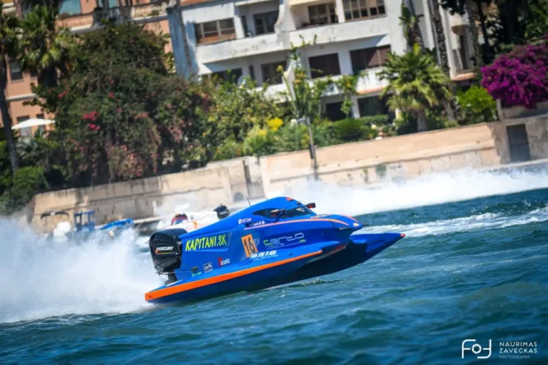 Aj Slovensko má svojho Verstappena. Slovák je dvojnásobným majstrom sveta vo formule na vode