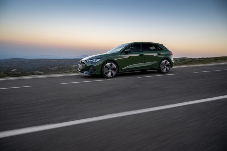 Audi A3 prichádza s veľkou modernizáciou. Nový interiér, inteligentné parkovanie a viac digitálnych technológií