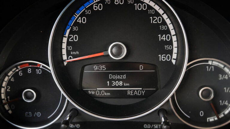 Dojazd 1300 km mu všetci závidia. Jeho auto má 15 rokov, problémom je podvozok