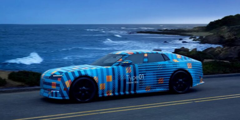 Kontroverzný elektromobil Jaguar Type 01 odhalil interiér. Čosi mu chýba, no iné má navyše