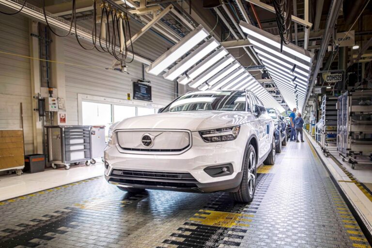 Luxusné čínske autá by mohli vznikať pri Košiciach. Geely chce využiť európske továrne Volva