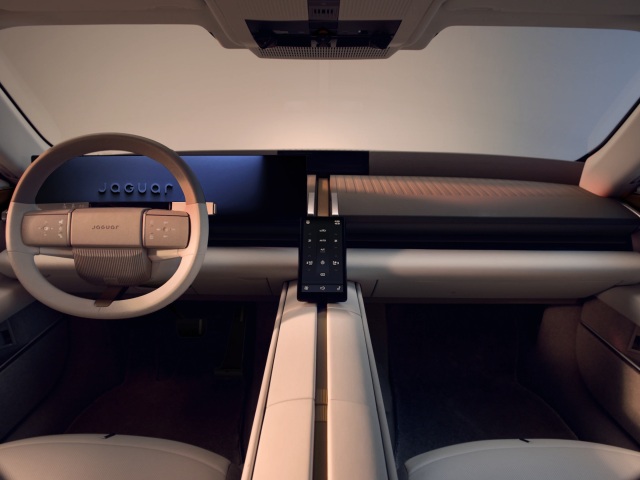 Jaguar ukázal kabínu auta, ktoré má zachrániť značku. Budí prinajmenšom rozpaky - Novinky - Auto - pravda.sk